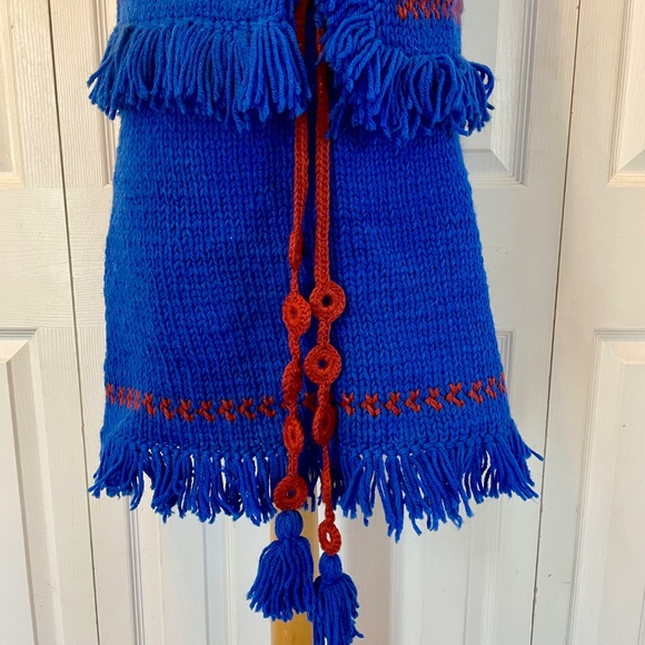 Vintage Handmade Blue and Red Fringe Knit Vest and Skirt Set - Picture 5 of 9
